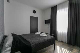 Отель Motel Sun Lit Ивано-Франковск Стандартный номер с кроватью размера "king-size"-4