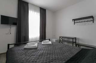 Отель Motel Sun Lit Ивано-Франковск Стандартный номер с кроватью размера "king-size"-6