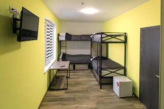 Отель Motel Sun Lit Ивано-Франковск Кровать в общем 8-местном номере-1