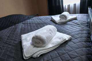Отель Motel Sun Lit Ивано-Франковск Стандартный номер с кроватью размера "king-size"-2