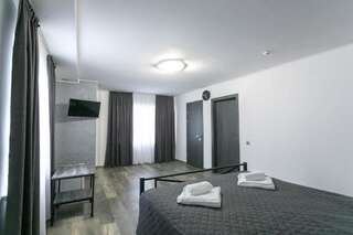 Отель Motel Sun Lit Ивано-Франковск Стандартный номер с кроватью размера "king-size"-7